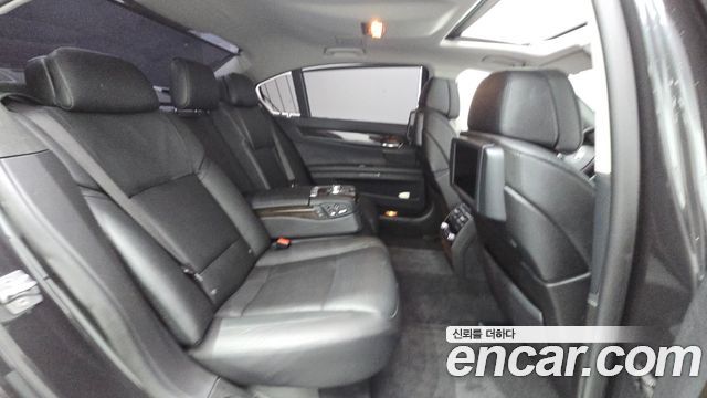 BMW 7-Series 2011 — photo 12