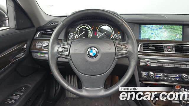 BMW 7-Series 2011 — photo 13
