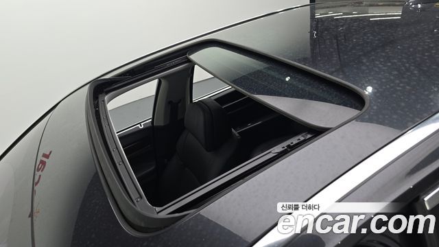 BMW 7-Series 2011 — photo 18