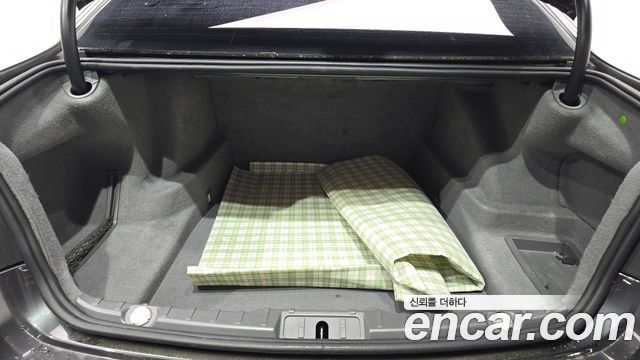 BMW 7-Series 2011 — photo 20