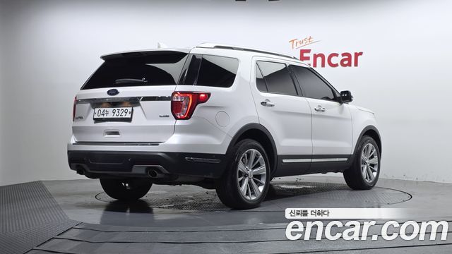 Ford Explorer 2019 — photo 2