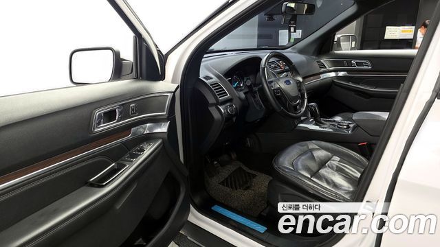 Ford Explorer 2019 — photo 10
