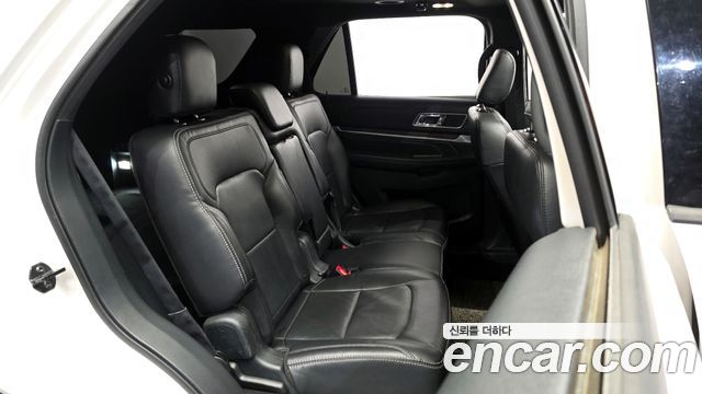 Ford Explorer 2019 — photo 11