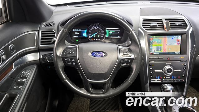 Ford Explorer 2019 — photo 13