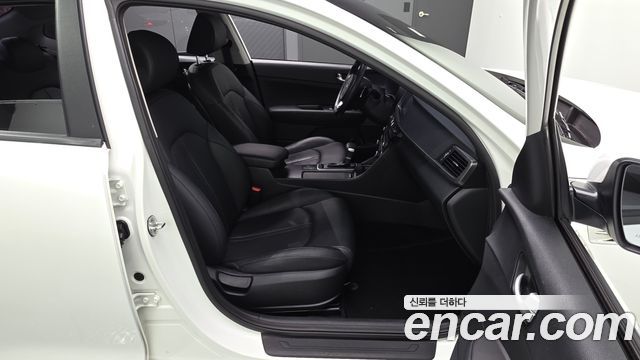 Kia K5 2018 — photo 12