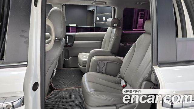 Kia Canival 2012 — photo 12