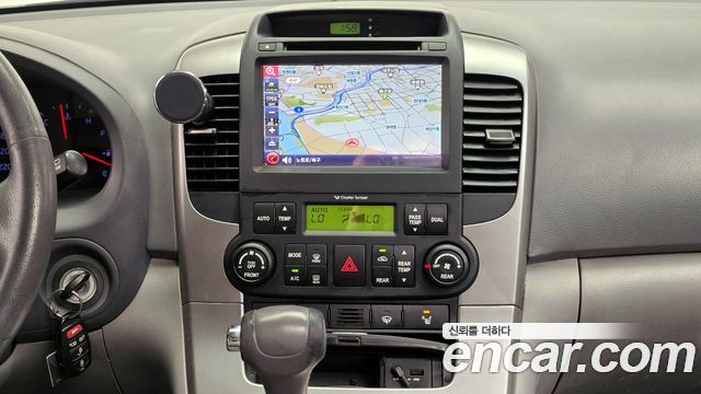 Kia Canival 2012 — photo 16