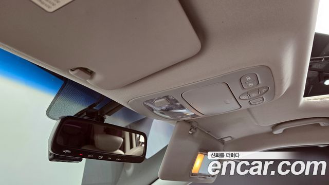 Kia Canival 2012 — photo 18