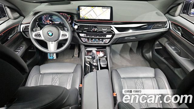 BMW Gran Turismo 2023 — photo 10