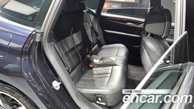 BMW Gran Turismo 2023 — photo 17
