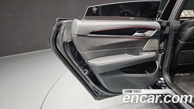 BMW Gran Turismo 2023 — photo 15