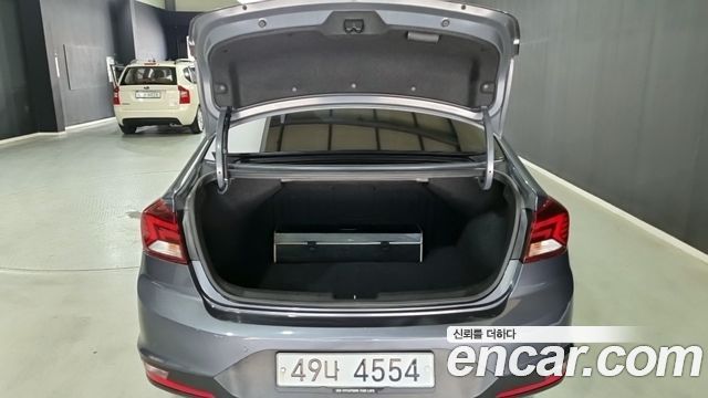 Hyundai AVANTE 2019 — photo 16