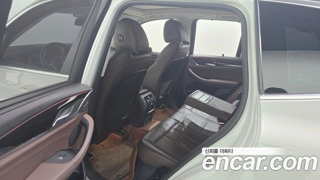 BMW X3 2018 — photo 18