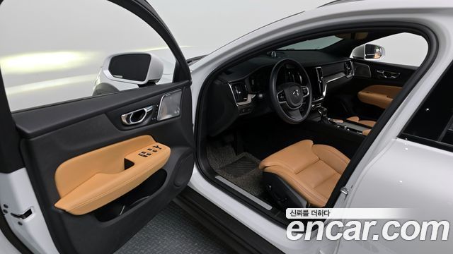 Volvo V60 2020 — photo 13