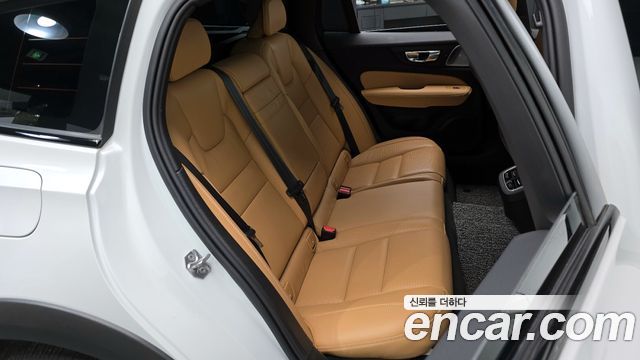 Volvo V60 2020 — photo 18