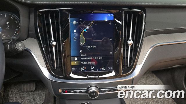 Volvo V60 2020 — photo 22