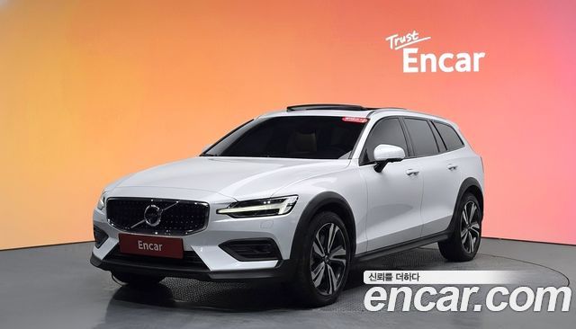 Volvo V60 2020 — photo 1