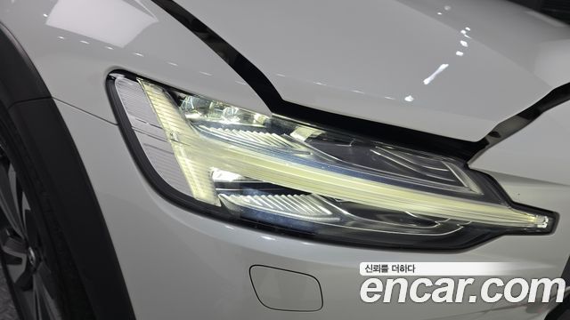 Volvo V60 2020 — photo 8