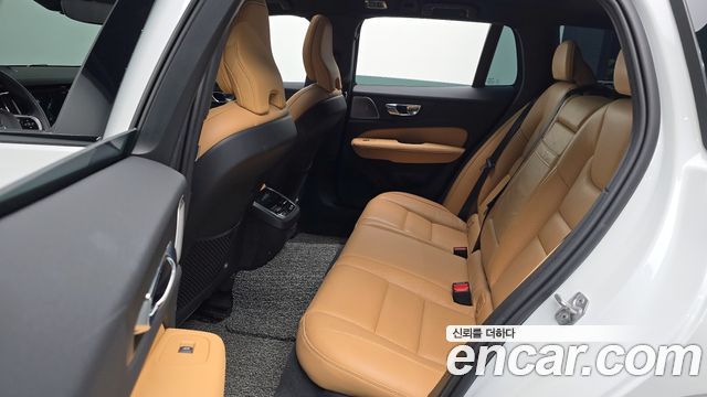 Volvo V60 2020 — photo 16