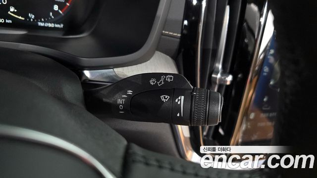 Volvo V60 2020 — photo 30