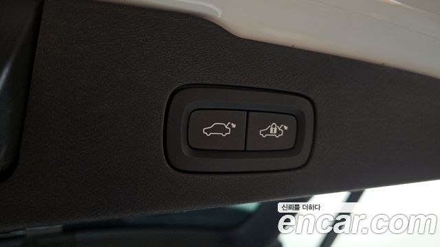 Volvo V60 2020 — photo 31