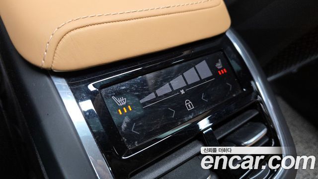 Volvo V60 2020 — photo 32