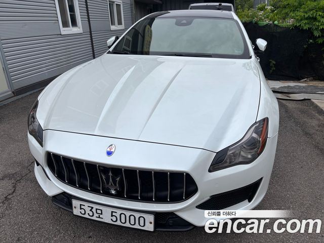 Maserati Quattroporte 2017 — photo 1