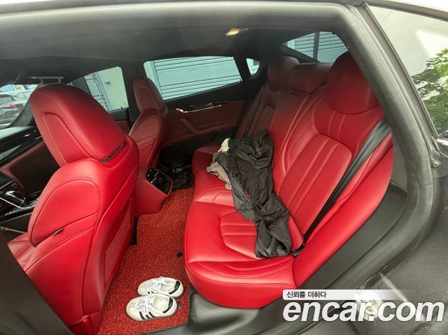 Maserati Quattroporte 2017 — photo 8