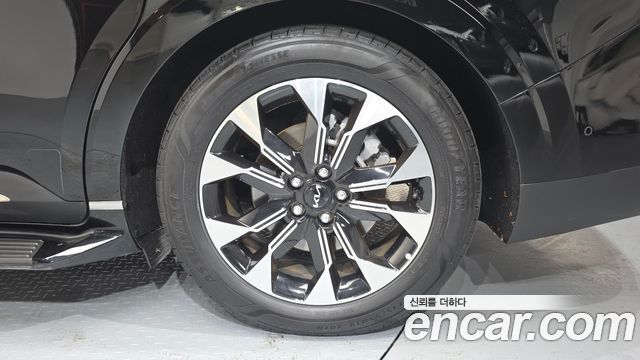 Kia Canival 2023 — photo 7