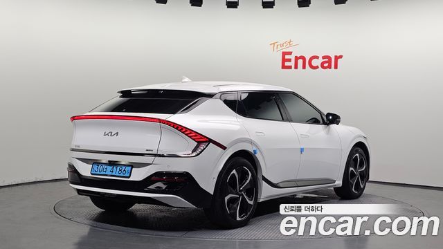 Kia EV6 2023 — photo 2