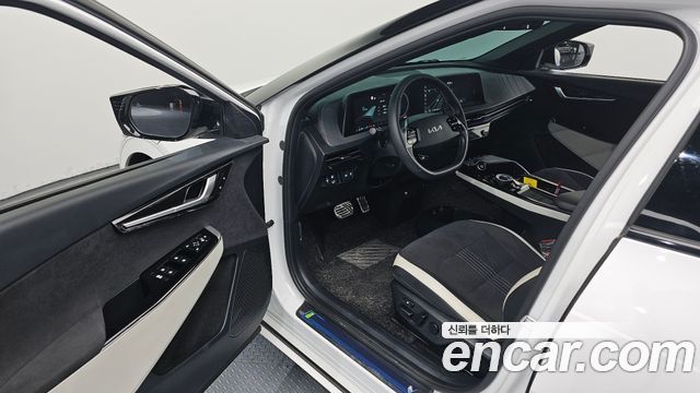 Kia EV6 2023 — photo 13