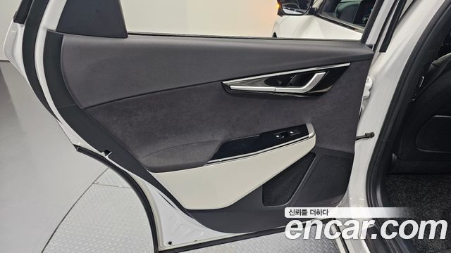 Kia EV6 2023 — photo 15