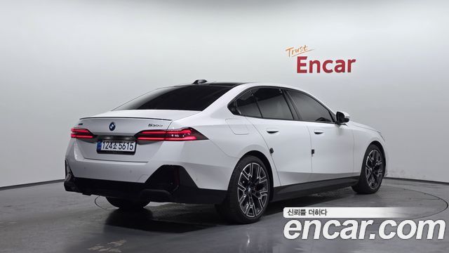 BMW 5-Series 2026 — photo 2