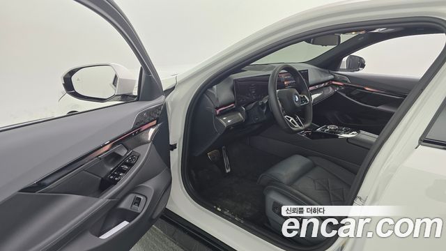 BMW 5-Series 2026 — photo 13