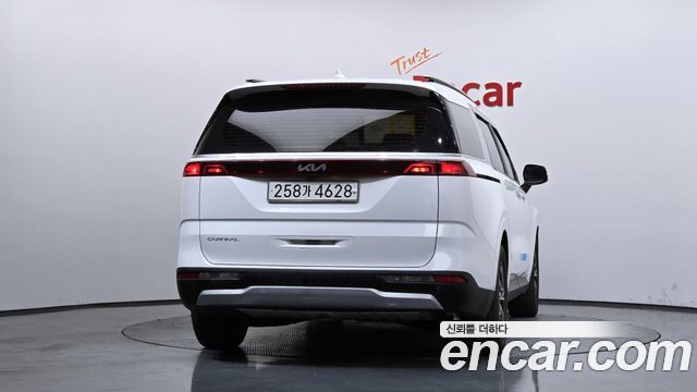 Kia Canival 2023 — photo 4