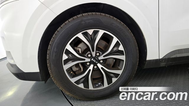 Kia Canival 2023 — photo 5