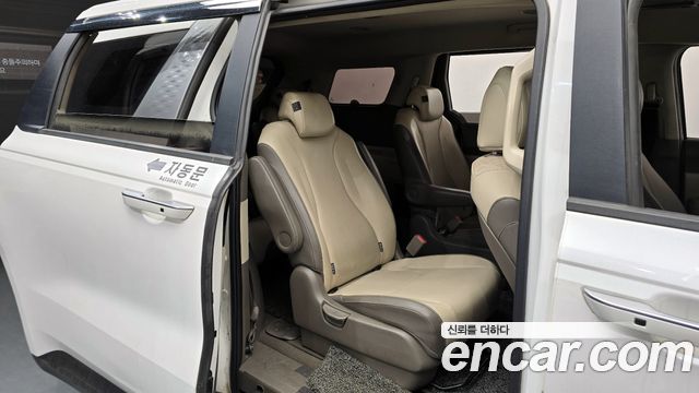 Kia Canival 2023 — photo 11