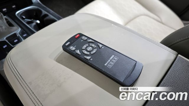 Kia Canival 2023 — photo 16