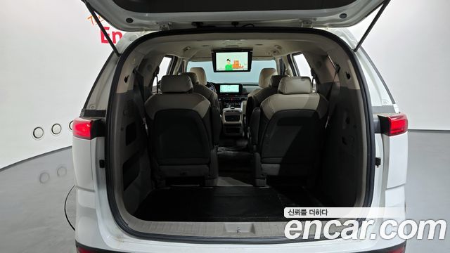 Kia Canival 2023 — photo 17