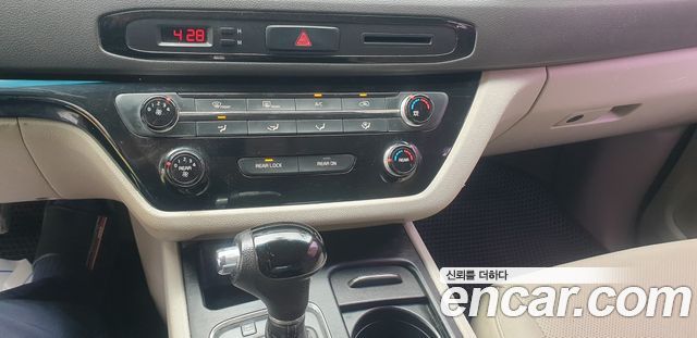 Kia Canival 2016 — photo 3