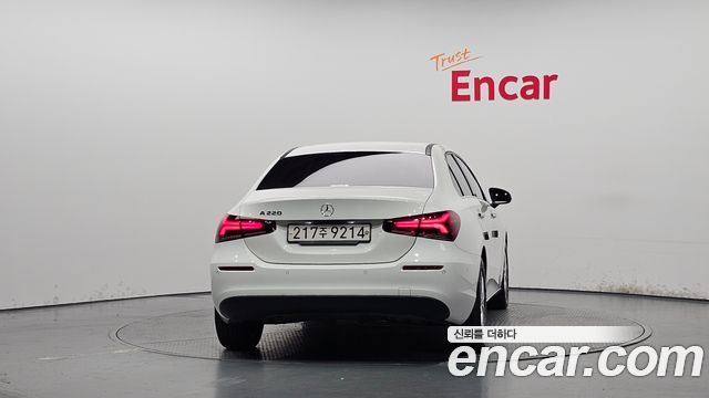 Mercedes-Benz A-Class 2020 — photo 4