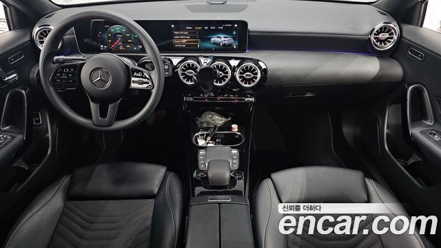 Mercedes-Benz A-Class 2020 — photo 10