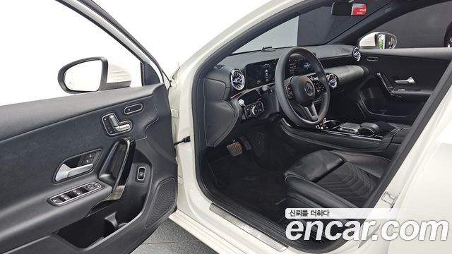 Mercedes-Benz A-Class 2020 — photo 17