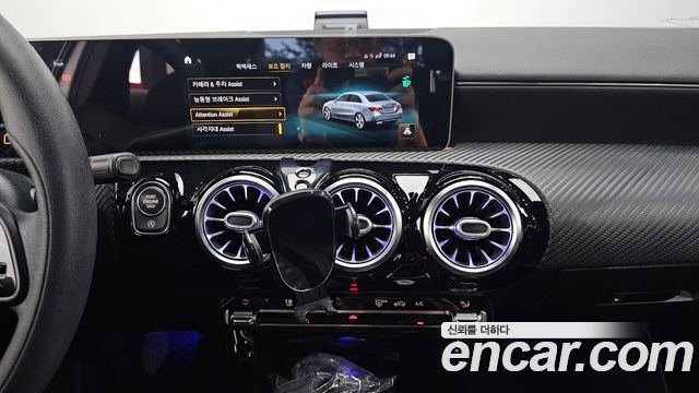 Mercedes-Benz A-Class 2020 — photo 20