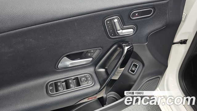 Mercedes-Benz A-Class 2020 — photo 24