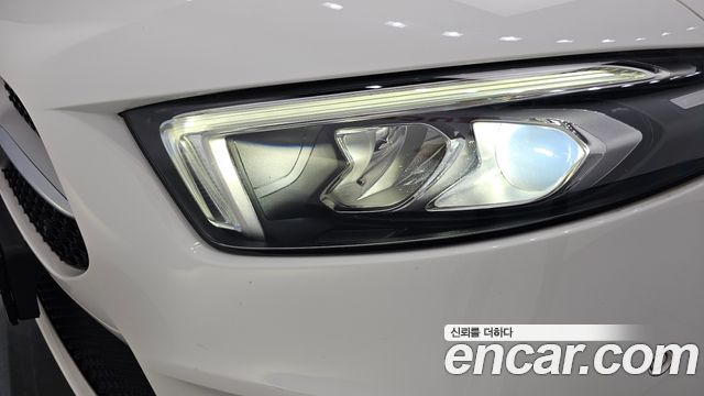 Mercedes-Benz A-Class 2020 — photo 8