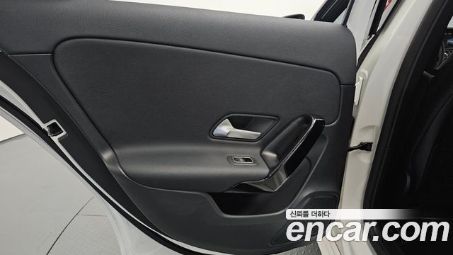 Mercedes-Benz A-Class 2020 — photo 15