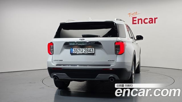Ford Explorer 2022 — photo 4