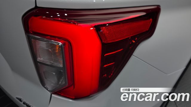 Ford Explorer 2022 — photo 9