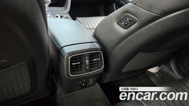 Genesis G70 2019 — photo 31